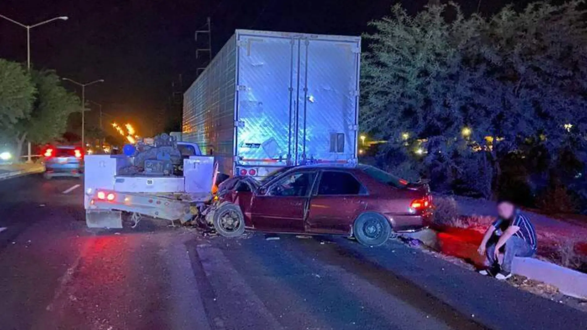 Aspectos del accidente ocurrido en el bulevar Colosio, rumbo a la caseta de cobro del puente Río Colorado